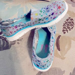 Girls size 13.5 Skechers slip ons